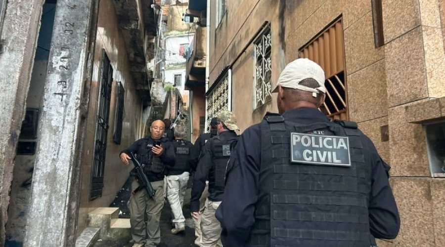 [Operação policial mira organizações criminosas em bairros de Salvador]