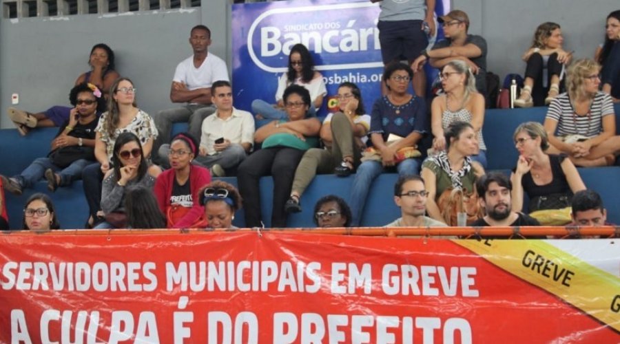 [Servidores municipais de Salvador aderem à greve geral na sexta-feira]