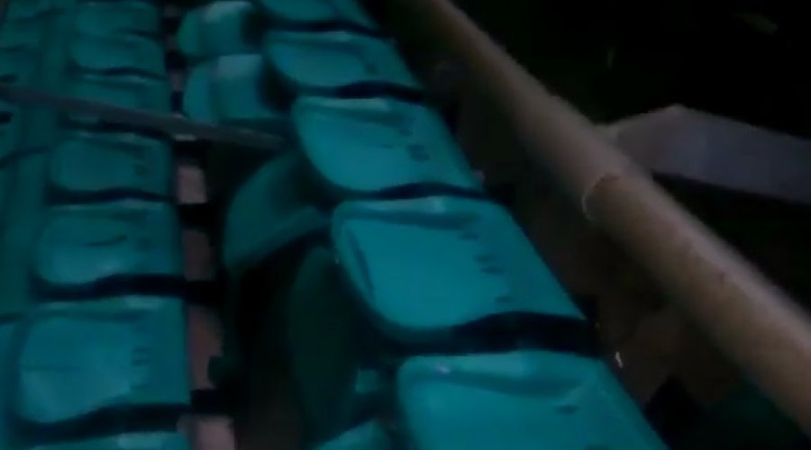 [Vídeo: integrantes de torcida organizada do Vitória destroem cadeiras da Arena Fonte Nova após derrota para o Guarani]