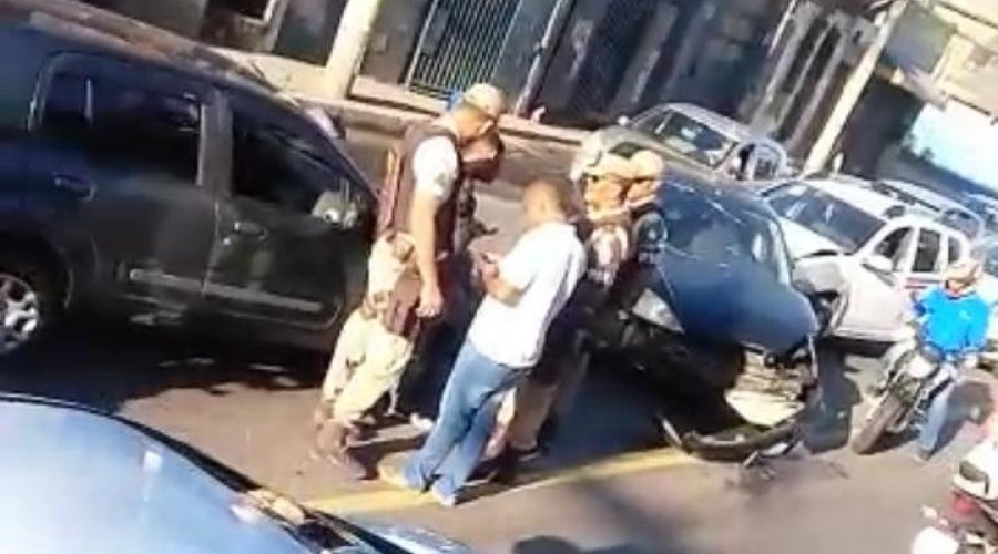 [Vídeo: acidente na Avenida San Martin deixa trânsito congestionado]