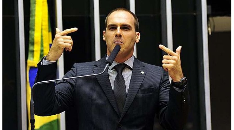 [PSL suspende Eduardo Bolsonaro da legenda e outros 17 deputados também sofrem punições ]