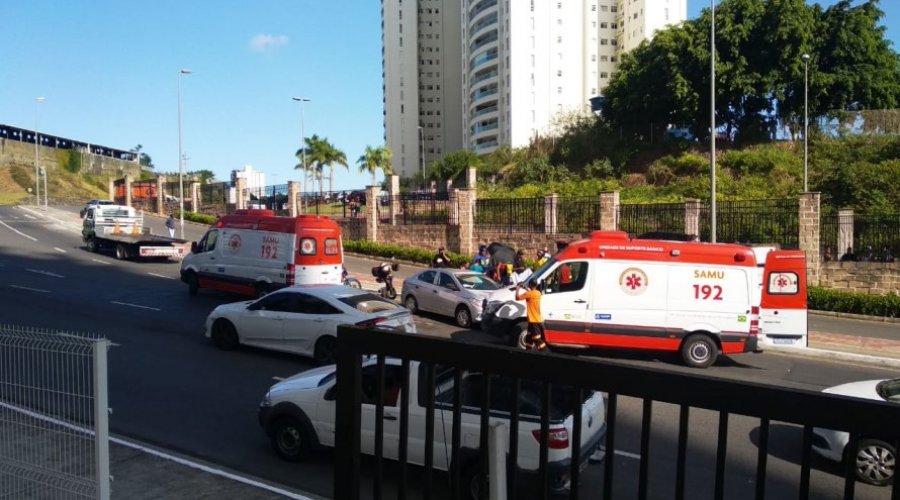 [Vídeo: acidente de trânsito no Cabula deixa ex-jogador do Bahia ferido]