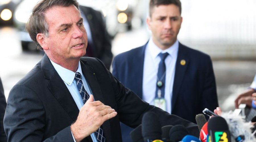 [Após demitir Osmar Terra, Bolsonaro admite que Planalto ficou “completamente militarizado”]