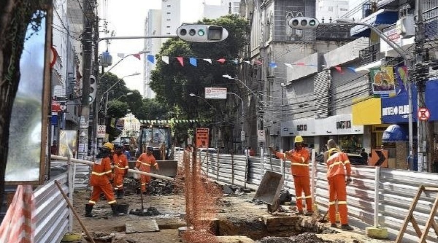 [Obras da Avenida Sete e Praça Castro Alves mudam trânsito na via]