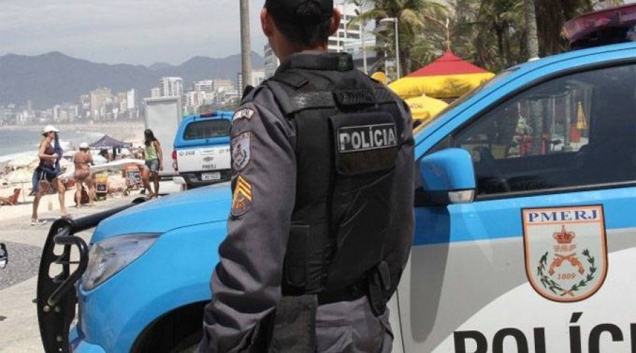 [Polícia Militar vai fichar e fotografar quem frequentar praias e pontos turísticos no RJ durante quarentena ]