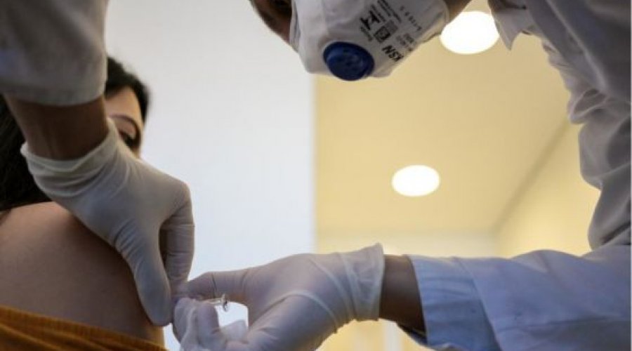 [Hospital das Clínicas de São Paulo recebe vacina chinesa para testes clínicos em 500 voluntários]