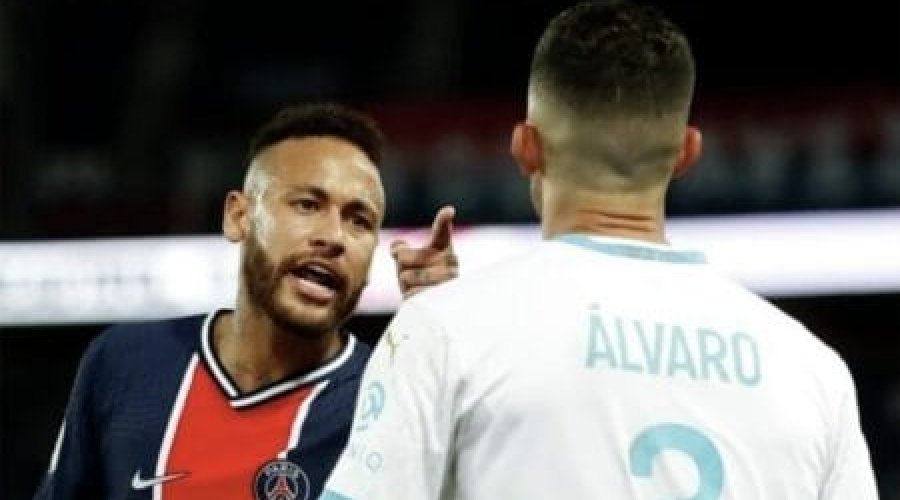 [Vídeo: leitura labial mostra ofensa homofóbica de Neymar contra jogador que supostamente foi racista com o brasileiro]