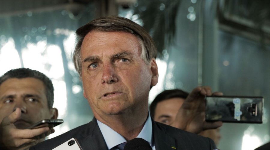 [Após Celso de Mello determinar que Bolsonaro preste depoimento presencial, AGU decide recorrer da decisão ]