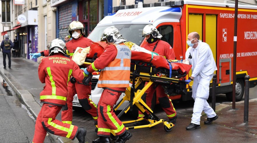 [Ataque com faca deixa feridos em Paris nesta sexta-feira (25)]