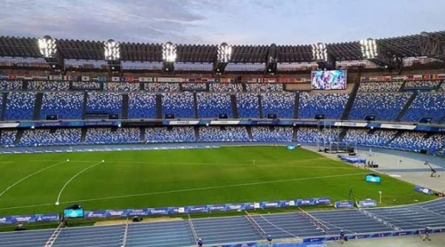[Estádio do Napoli muda de nome e homenageia Maradona após sua morte]