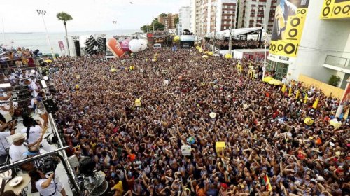 [Vídeo: Moradores contra alteração do circuito do Carnaval convocam população para audiência pú...]