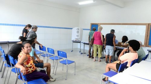 [Número de brasileiros que justificam voto em todo mundo já é superior que registrado no primei...]