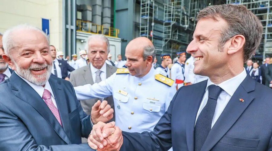 [Macron chega ao Planalto para último dia de agenda no Brasil]